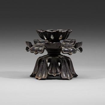 153. A Hongmu lotus-form stand, Qing dynasty (1644-1912).