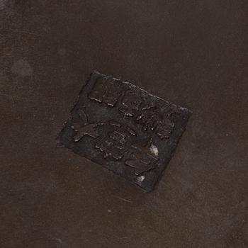 Rökelsekar med lock och ställ, brons, Kina, tidigt 1900-tal.