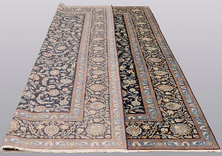 A carpet, Kashan, ca 355 x 238 cm.