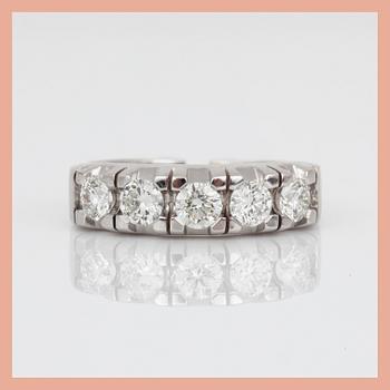 RING, 14K vitguld med briljantslipade diamanter, tot ca 1,00 ct. Total vikt ca 4,63 g.
