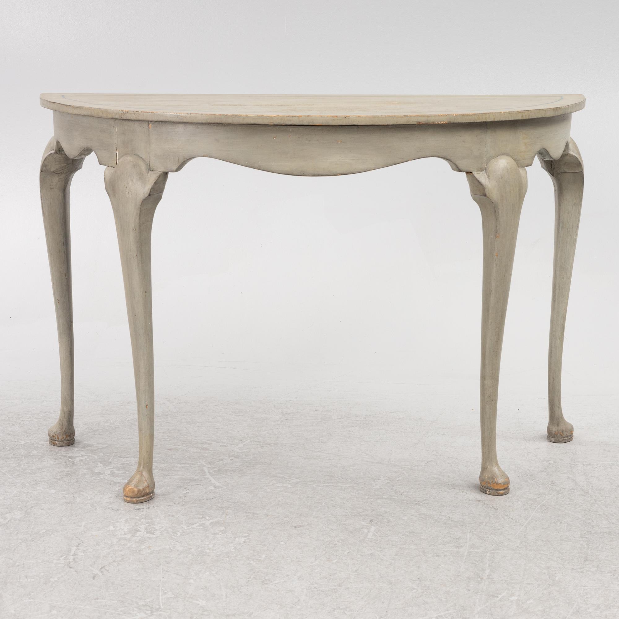 Halvmånebord, sent 1800-tal. Senbarockstil.