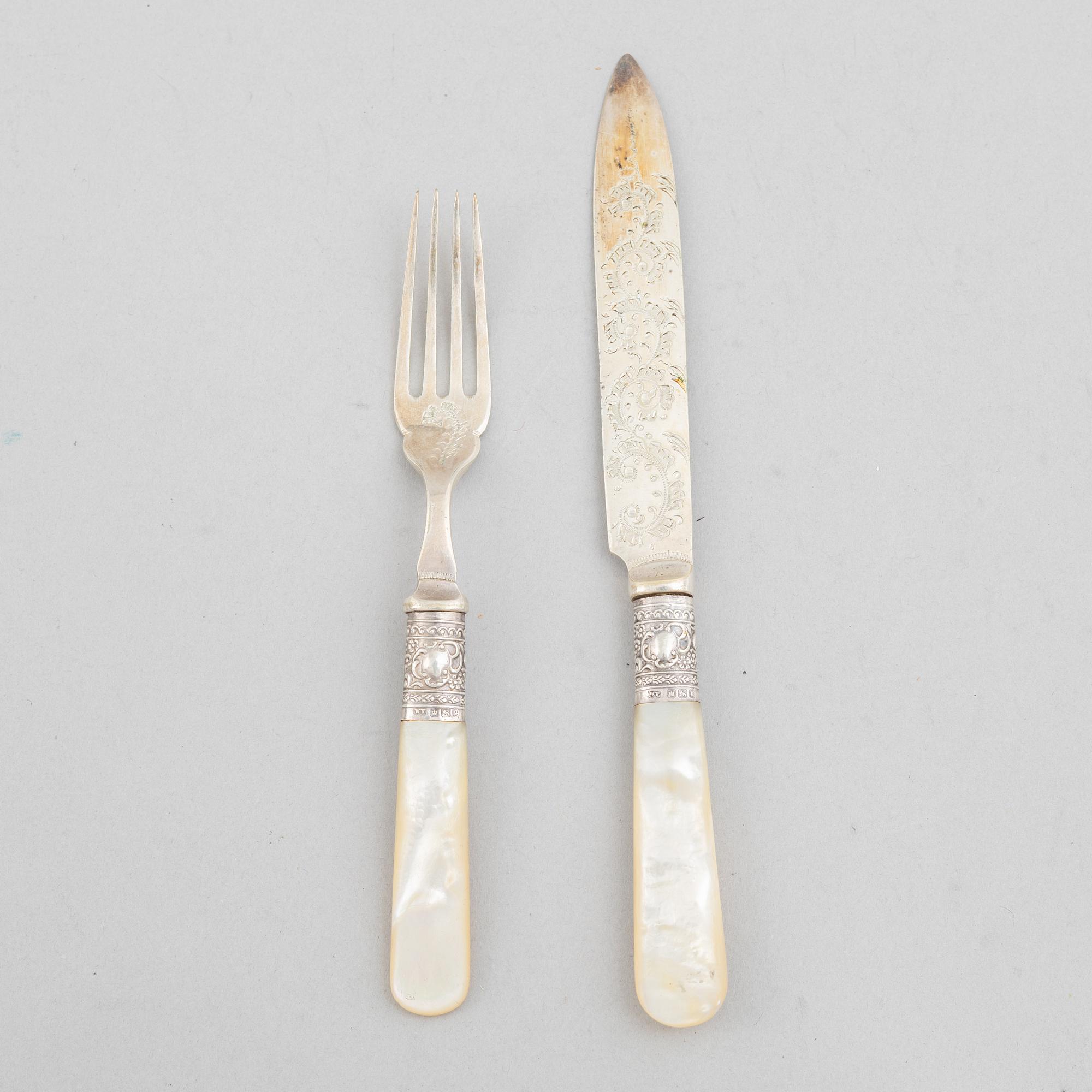 William Yates, fruit knives, 12 + 12 pcs, silver and mother-of-pearl, Sheffield, England 1899.