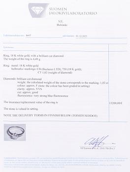 Bucherer, ring, 18K vitguld med briljantslipad diamant 1,02 ct. SJL certifikat.