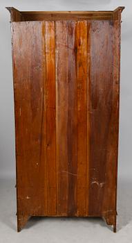 KLÄDSKÅP, jugend, tidigt 1900-tal.