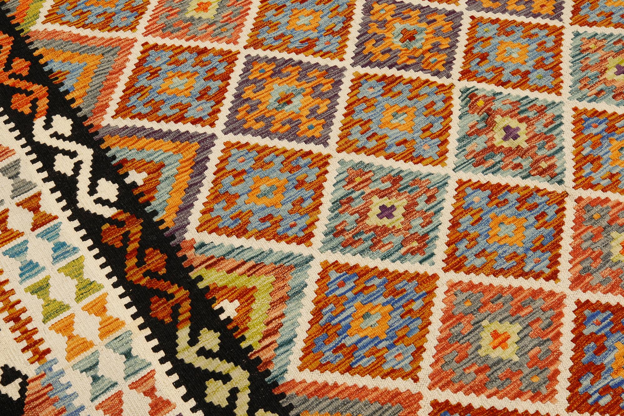 A Kilim carpet, approx. 302 x 203 cm.