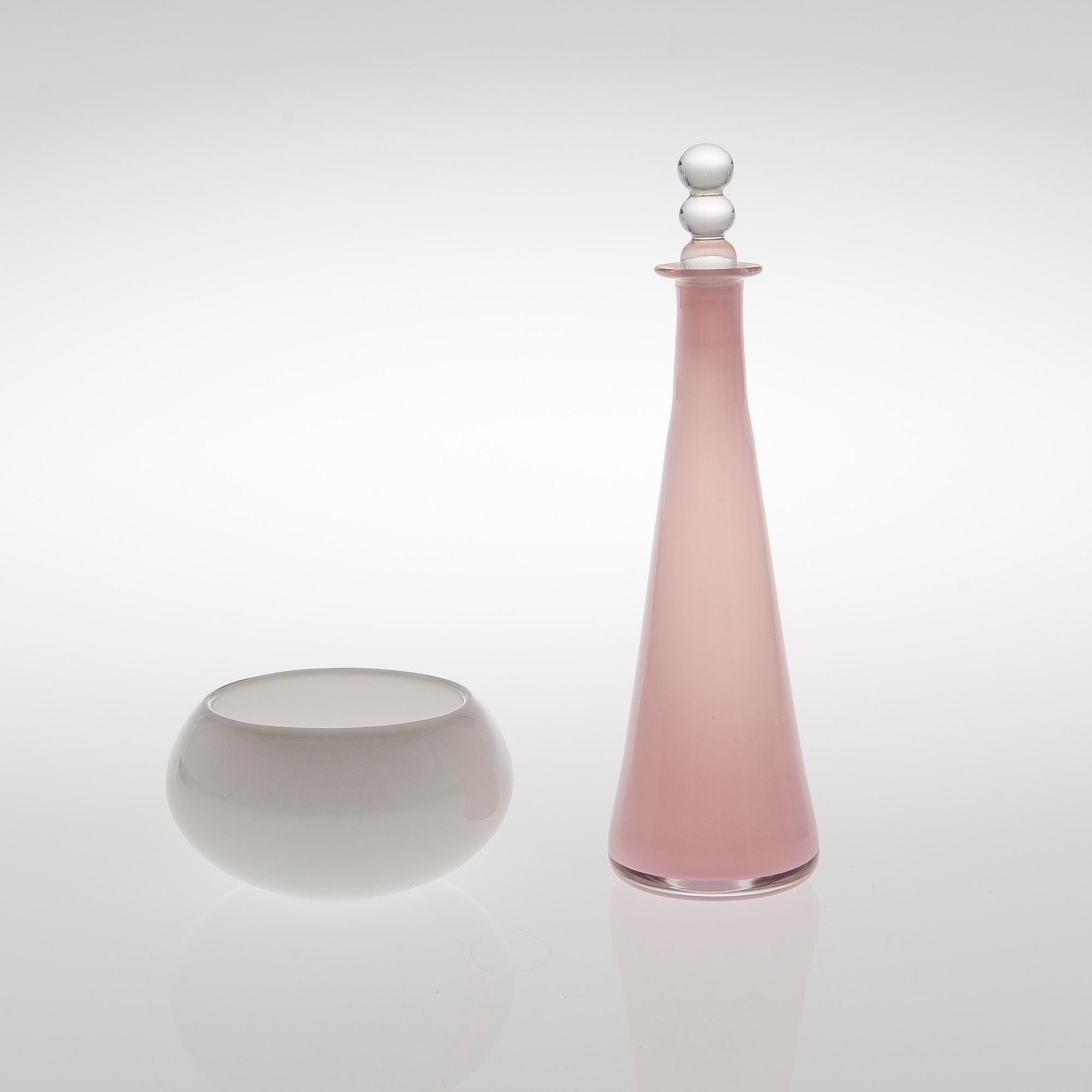 NANNY STILL, TULPALLINEN PULLO, "Tzarina", ja KULHO, lasia, signeeratut Nanny Still, Riihimäen Lasi Oy.