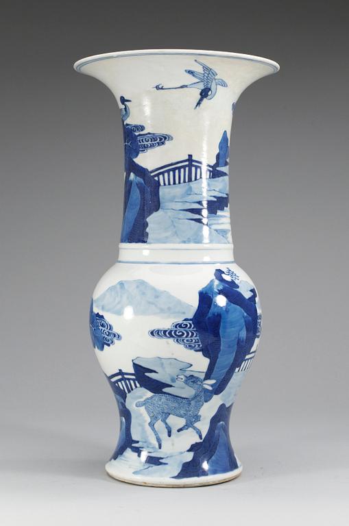 VAS, porslin. Kangxi-stil.