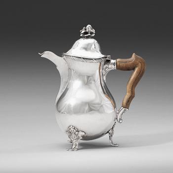 1022. A Swedish 18th century silver coffee-/milk-jug, marks of Jacob Lampa, Stockholm 1777.