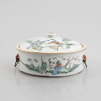 Karott med lock, porslin, Kina, sen Qing dynasti, 1800/1900-tal.