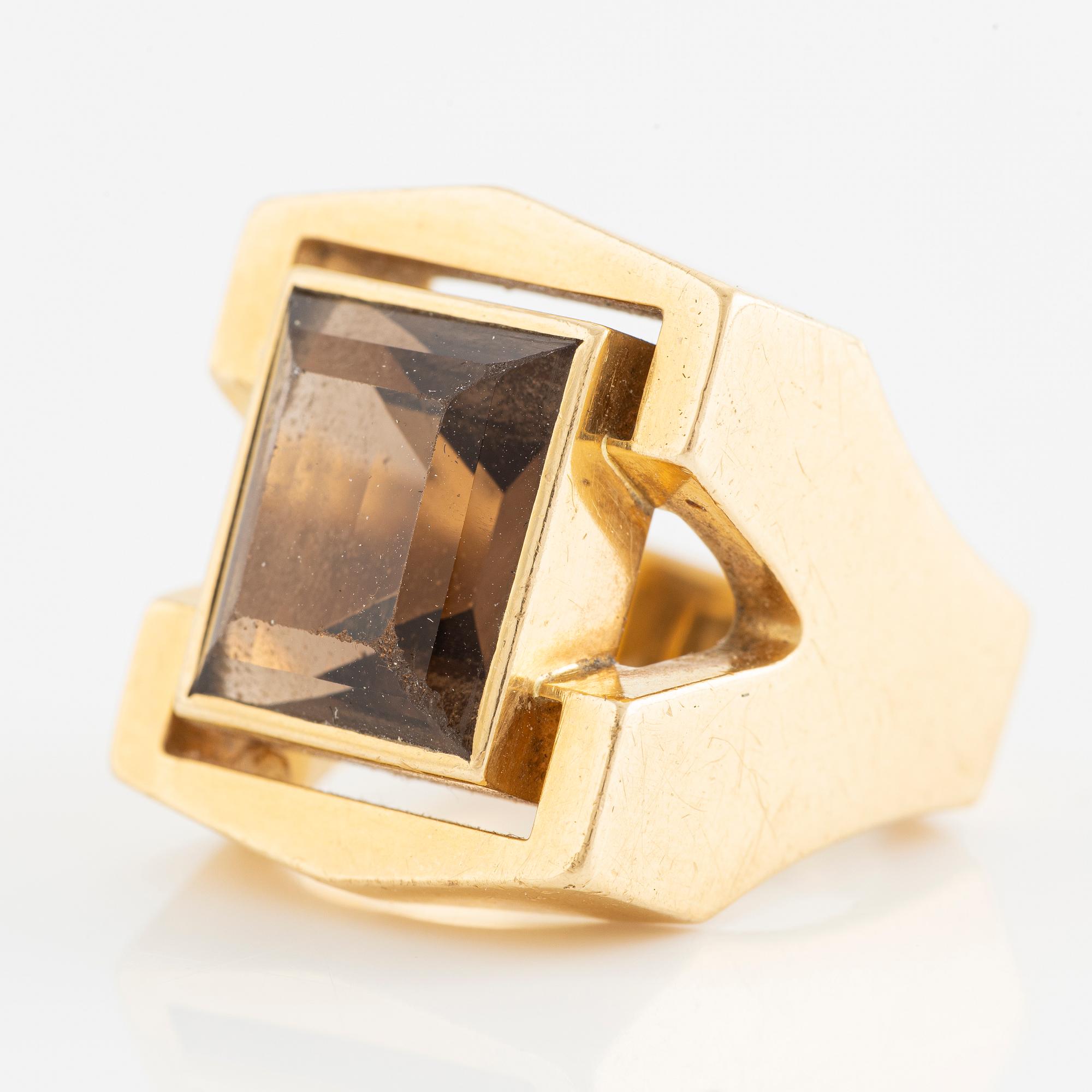 Ring 18K gold with smoky quartz, circa 1970s.