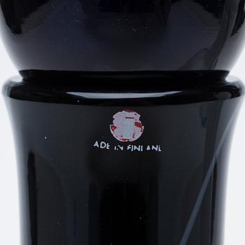 KARAFFER, 2 st, glas, "Blues" signerade Timo Sarpaneva, 21/185 resp. 132/1985. Iittala.