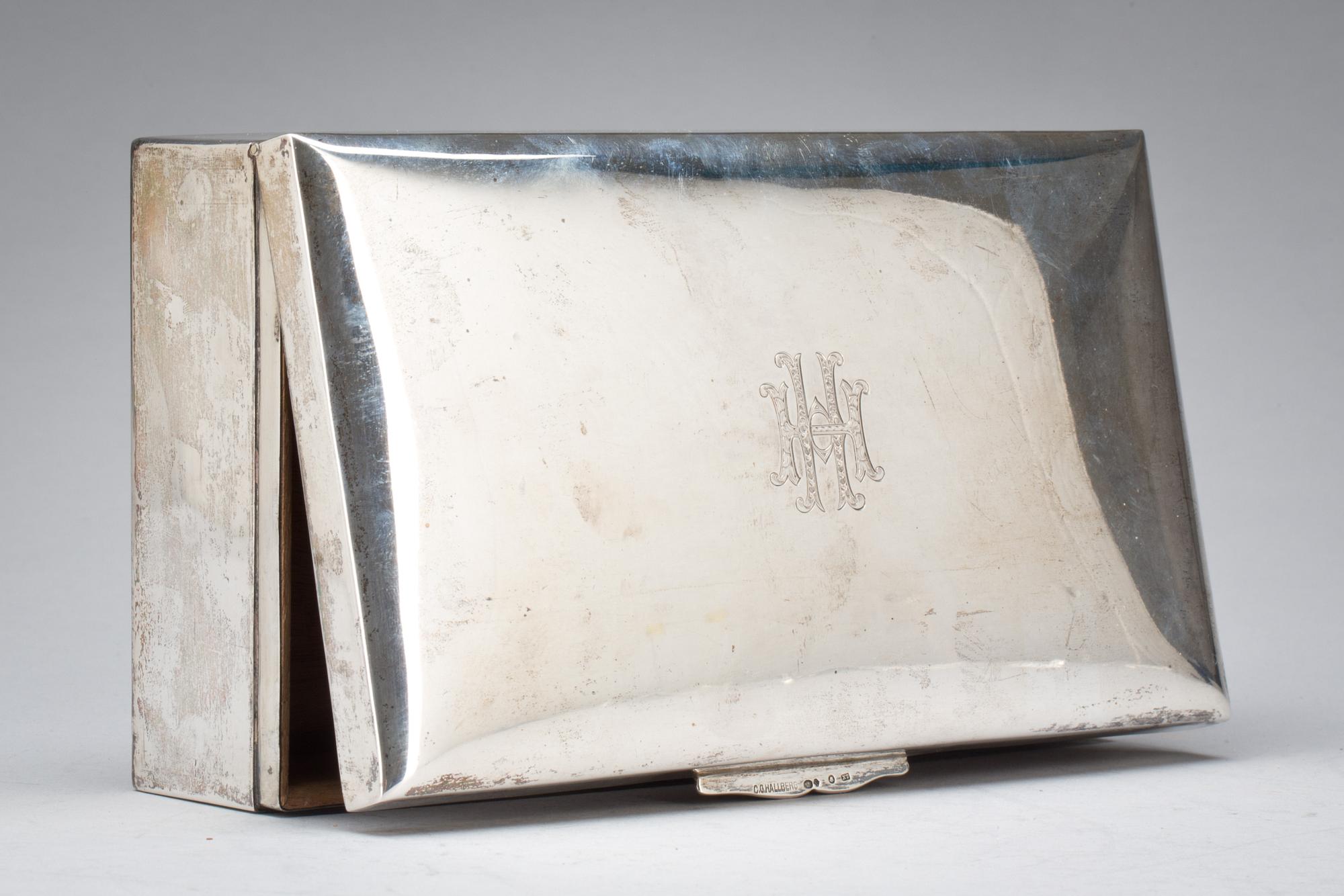 SKRIN, silver. Importstämplar, CG Hallberg 1924. Total vikt ca 495 g.