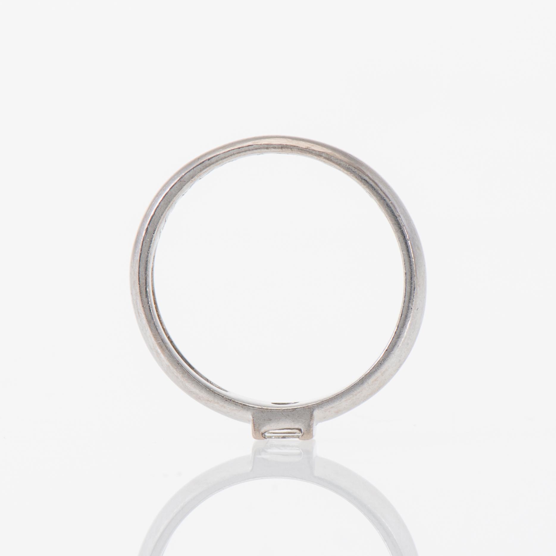 RING, 18K vitguld, prinsesslipad diamant. Kultajousi, Helsingfors 2006. Vikt ca 3,3 g.