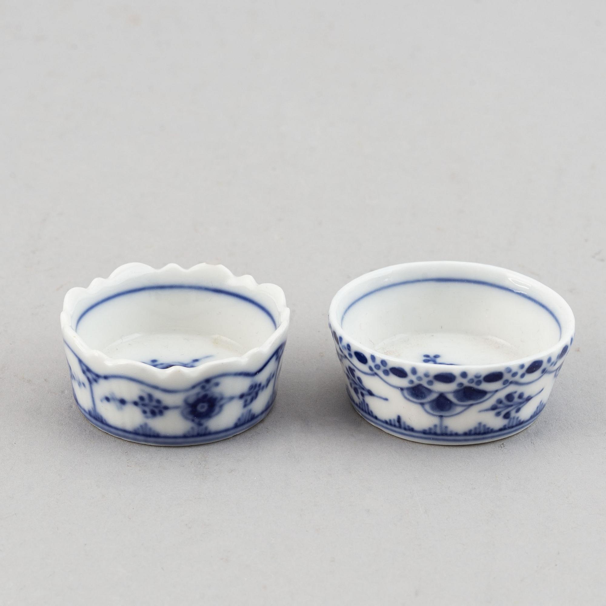 A mixed lot of Royal Copenhagen "Blue Fluted" porcelain 27 parts.