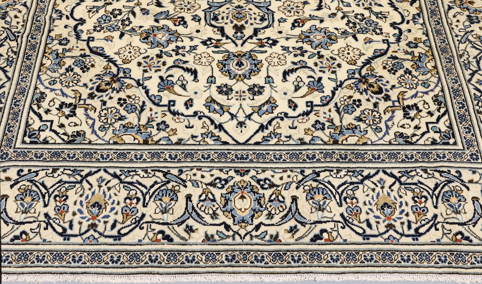 A Keshan carpet, approx. 302 x 203 cm.