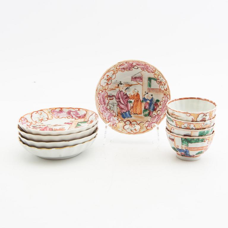 Koppar med fat, 4 st + 1 fat, porslin, Qianlong (1736-95), Kina.