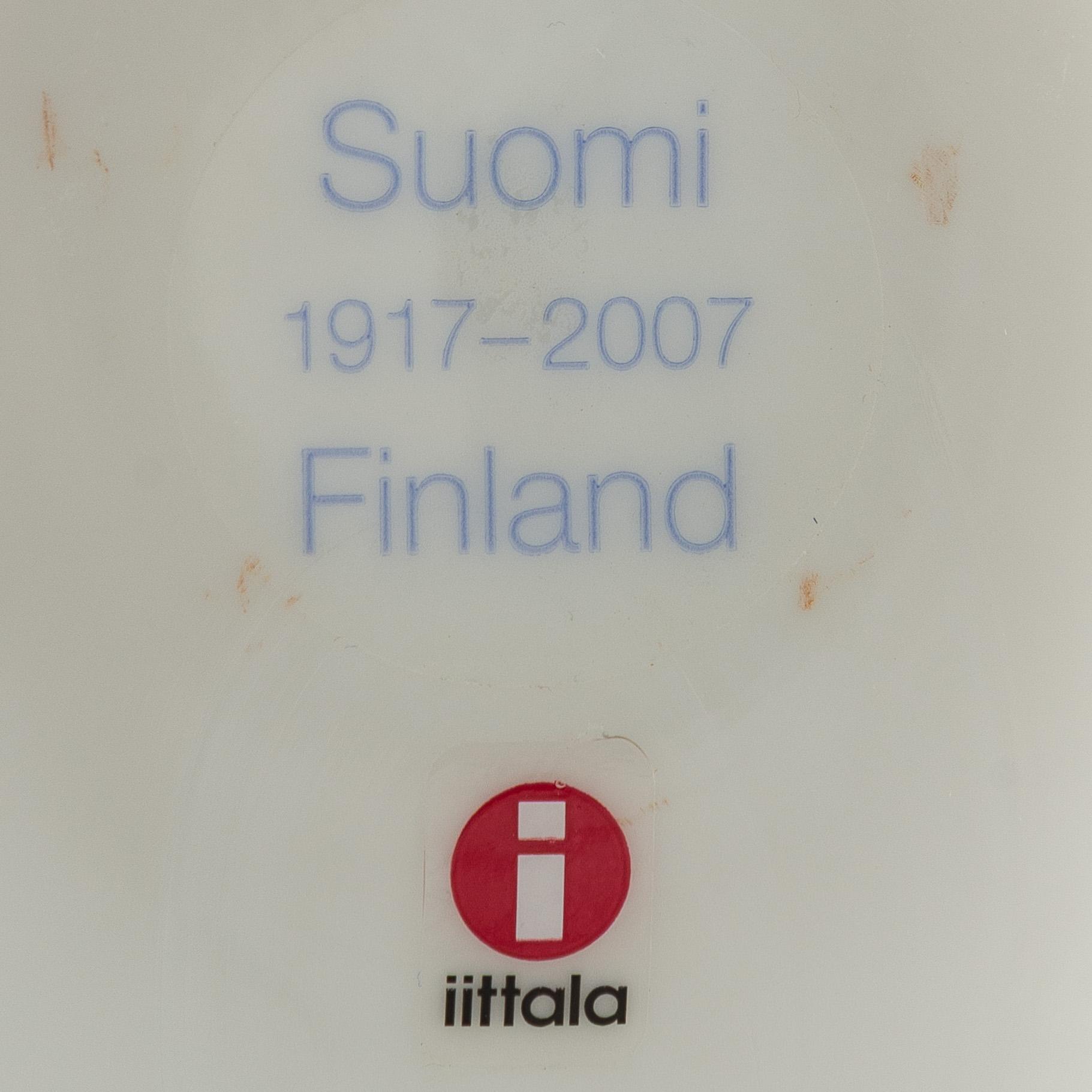 Oiva Toikka, juhlavuodenlintu 2007, "Kyyhky", signeerattu O. Toikka Nuutajärvi ja numeroitu 612/1917.
