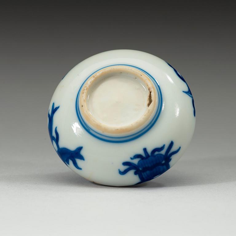 A blue and white miniature vase, Qing dynasty, Kangxi (1662-1722).