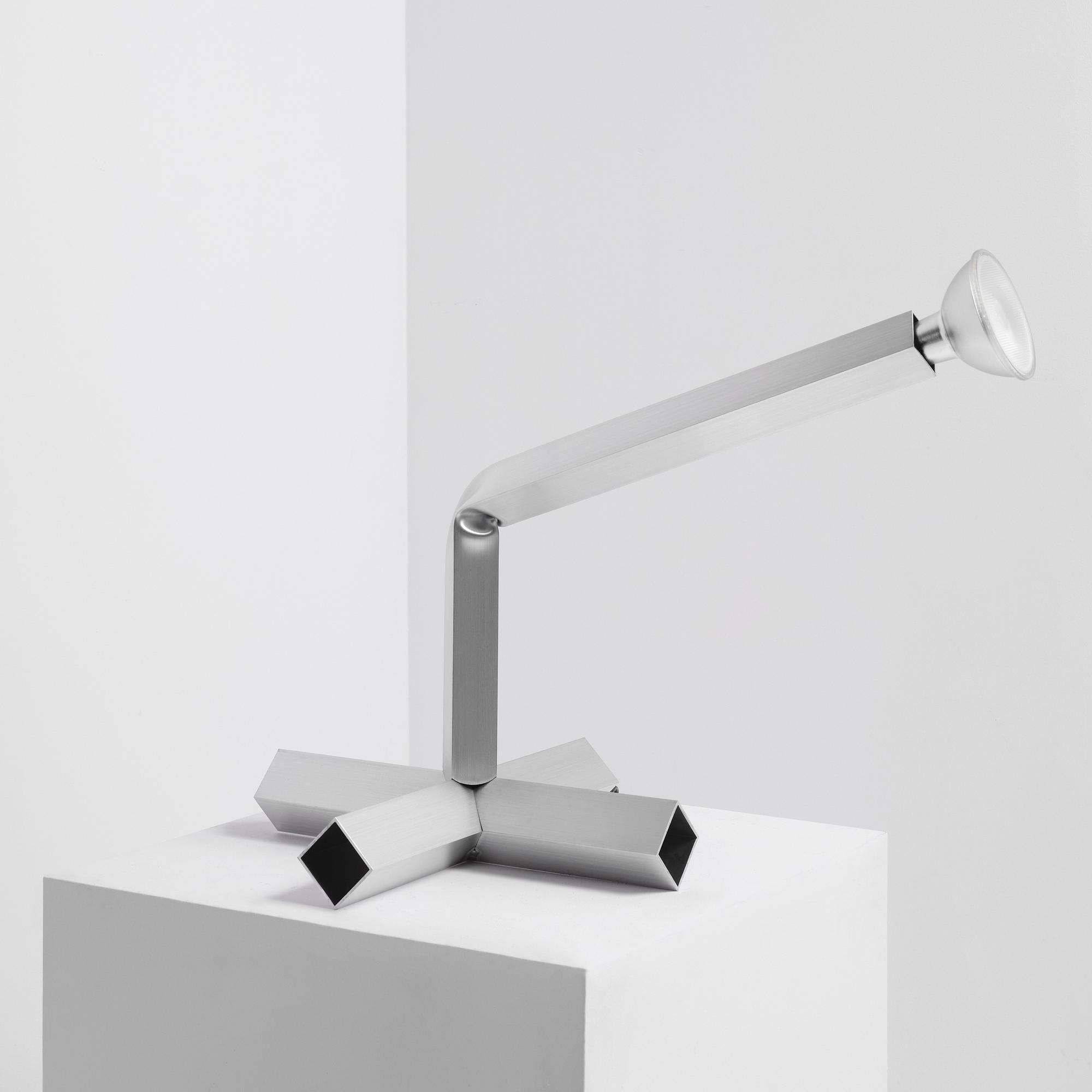 David Taylor, bordslampa, unik, "Aluminium Table Lamp (Light)", Studio Mellösaverken, Sverige, 2025.