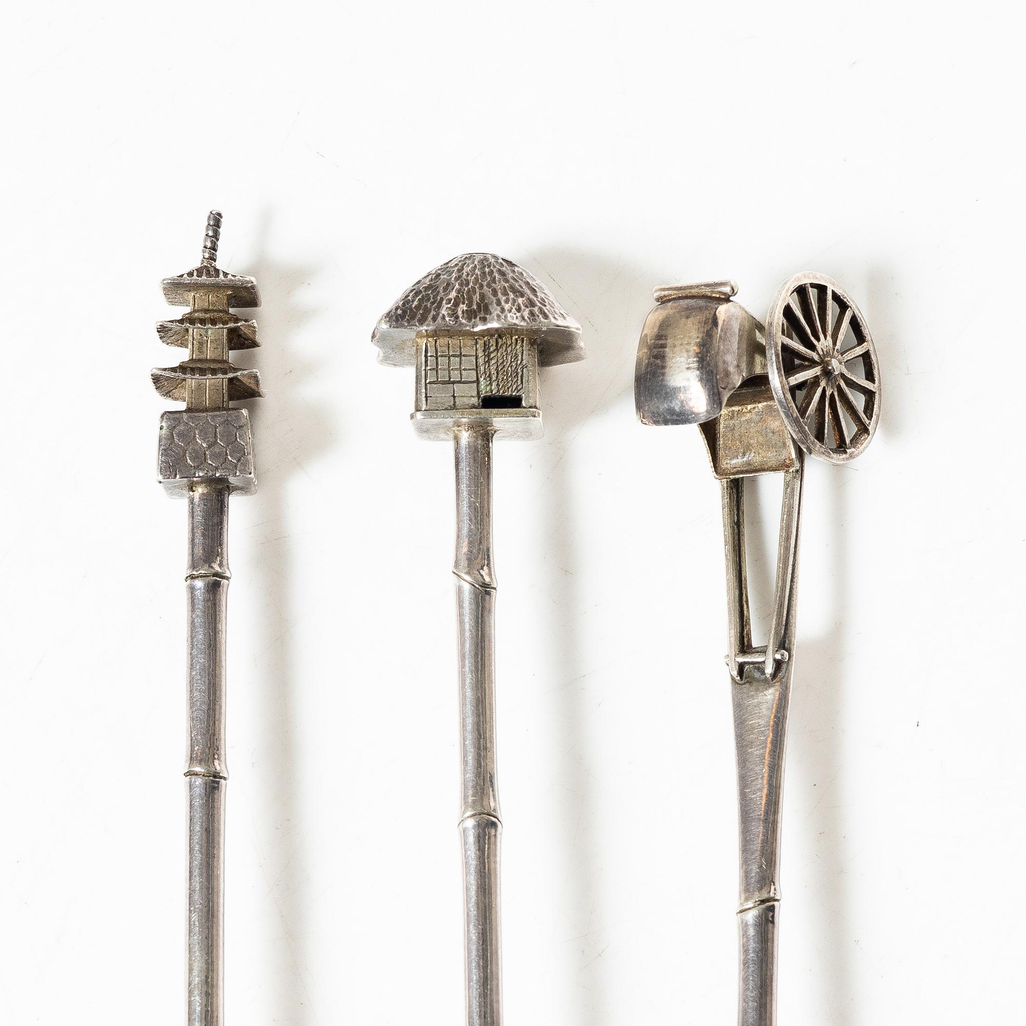 Skedar, sex stycken, and a cloisonne cane top, Japan, early 20th century.