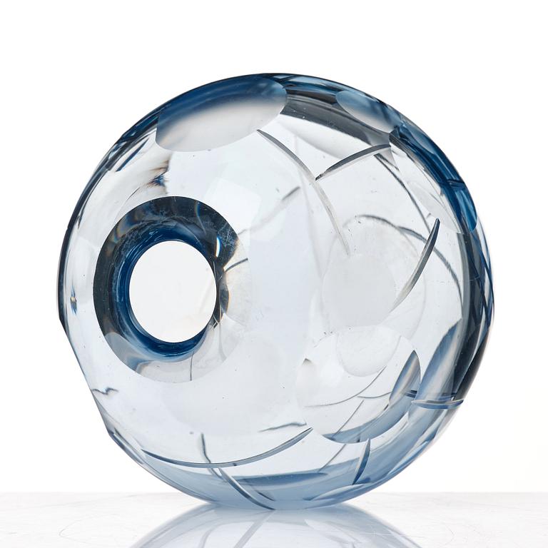 Vicke Lindstrand, a cut glass vase, Orrefors 1931.