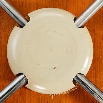 Arne Jacobsen, "Sjuan", teak, karmstol, Fritz Hansen.