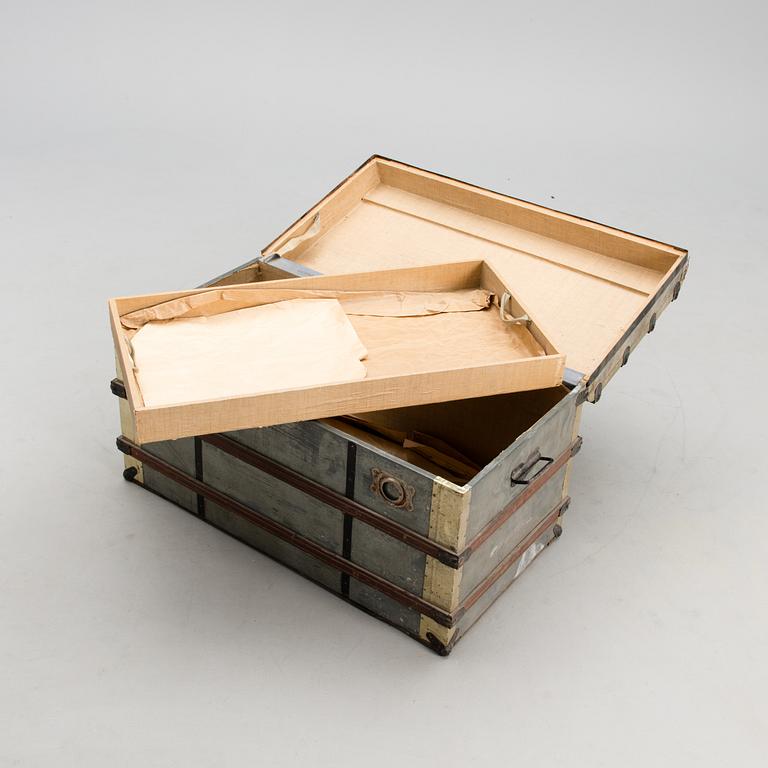 An early 20th century trunck.