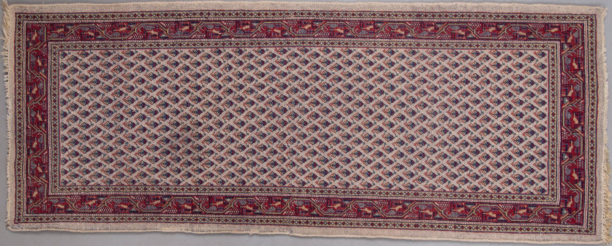 MATTA, old, ull. Ca 206x80 cm.