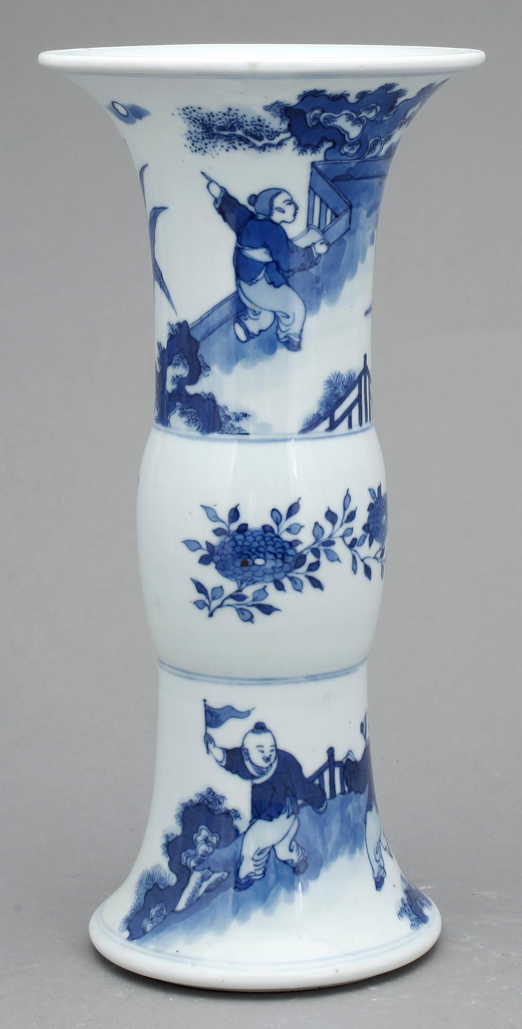 VAS, porslin. Kina. Kangxi-stil, 1900-tal.
