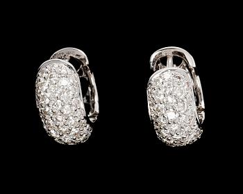 1025. EARRINGS, 78 brilliant cut diamonds, tot. 1.19 cts.