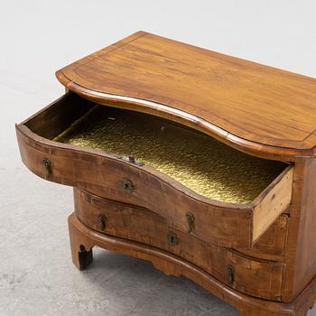 A Baroque commode, first part of the 18th Century.