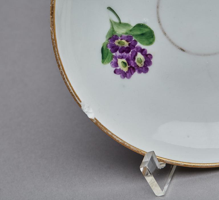 KOPPAR med FAT, 2 st, porslin, Royal Copenhagen, 1700-tal.