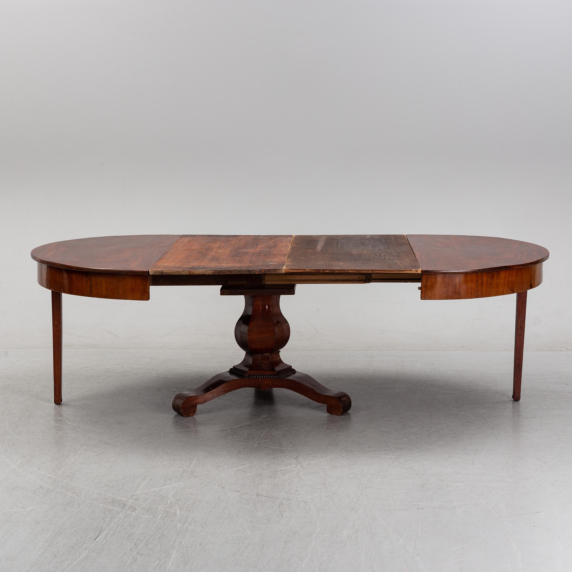 A mahogany veneered dining table, mid 19th Century.