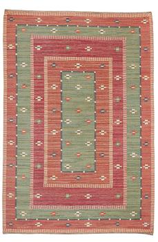 213. Märta Måås-Fjetterström, Matto, "Röda Bårdmattan", med grönt, flat weave, ca 292-293 x 194-200,5 cm, signed AB MMF.