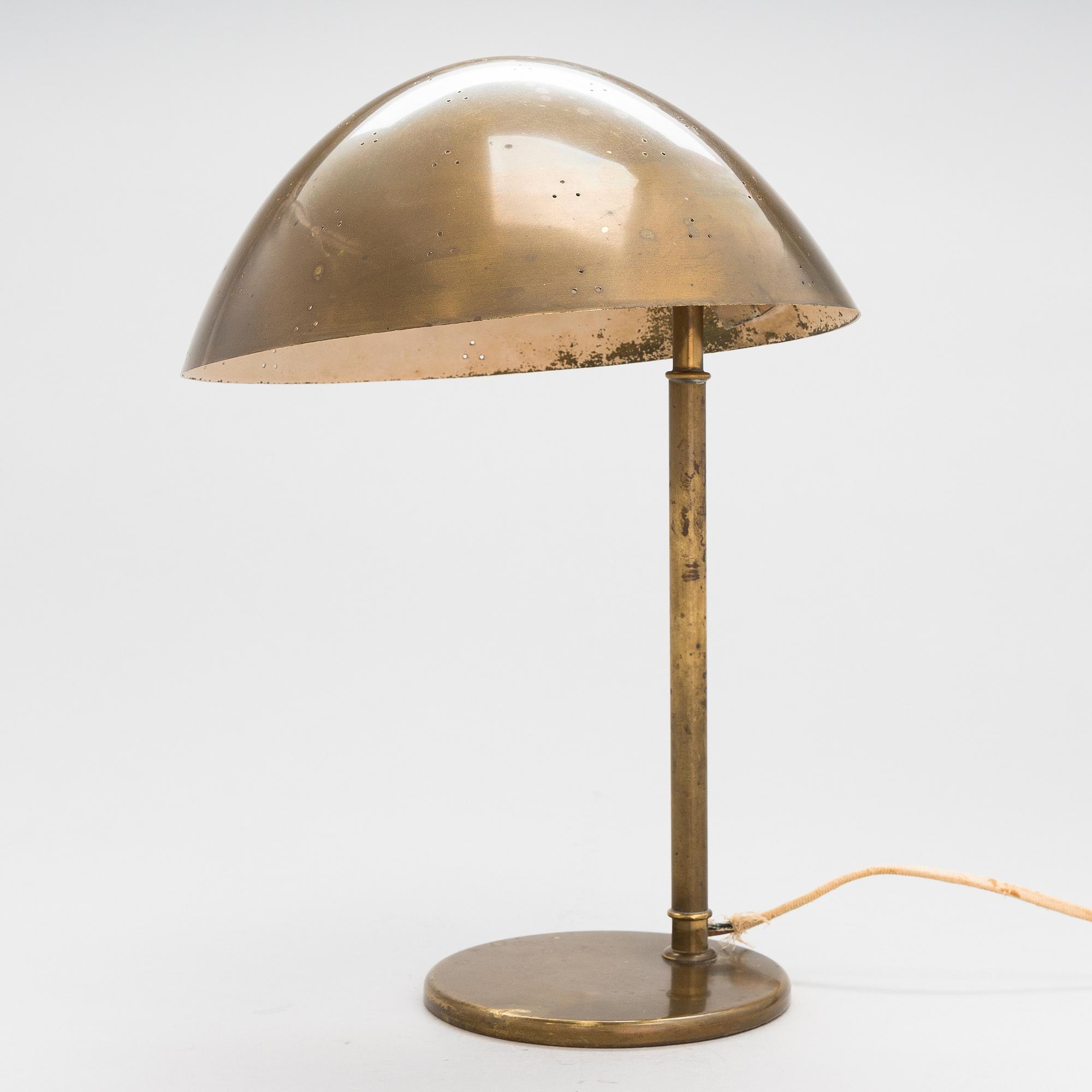 Paavo Tynell, pöytävalaisin, malli 9209, Taito Oy 1940-luku.