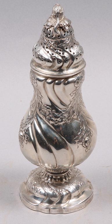 SOCKERSTRÖARE, silver, rokokostil, Tyskland, 1800/1900-tal. Vikt: 220 g.