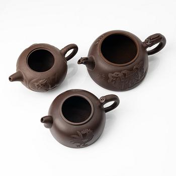 A group of three Chinese yixing teapots, 1980s.