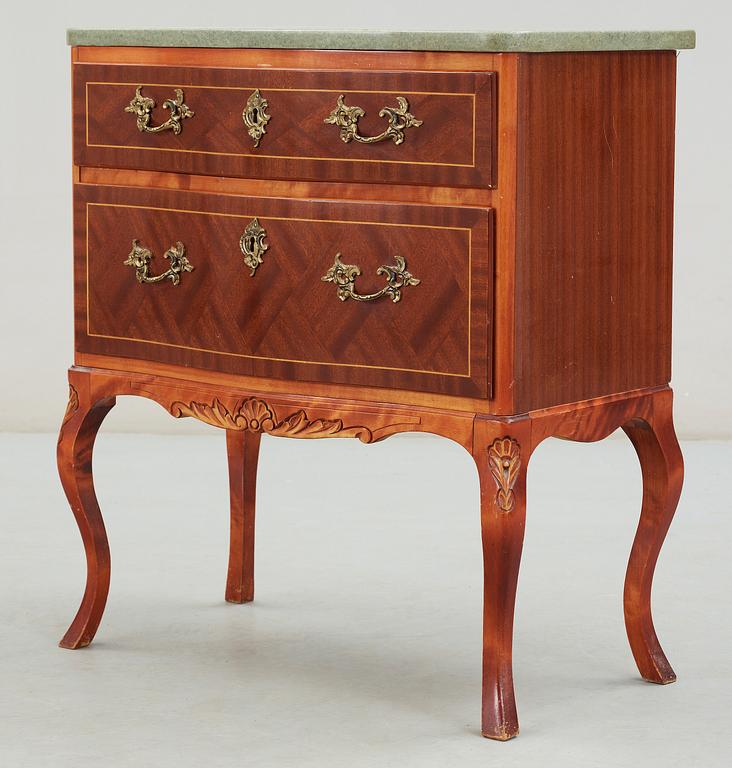 BYRÅ, rokokostil, 1900-tal.