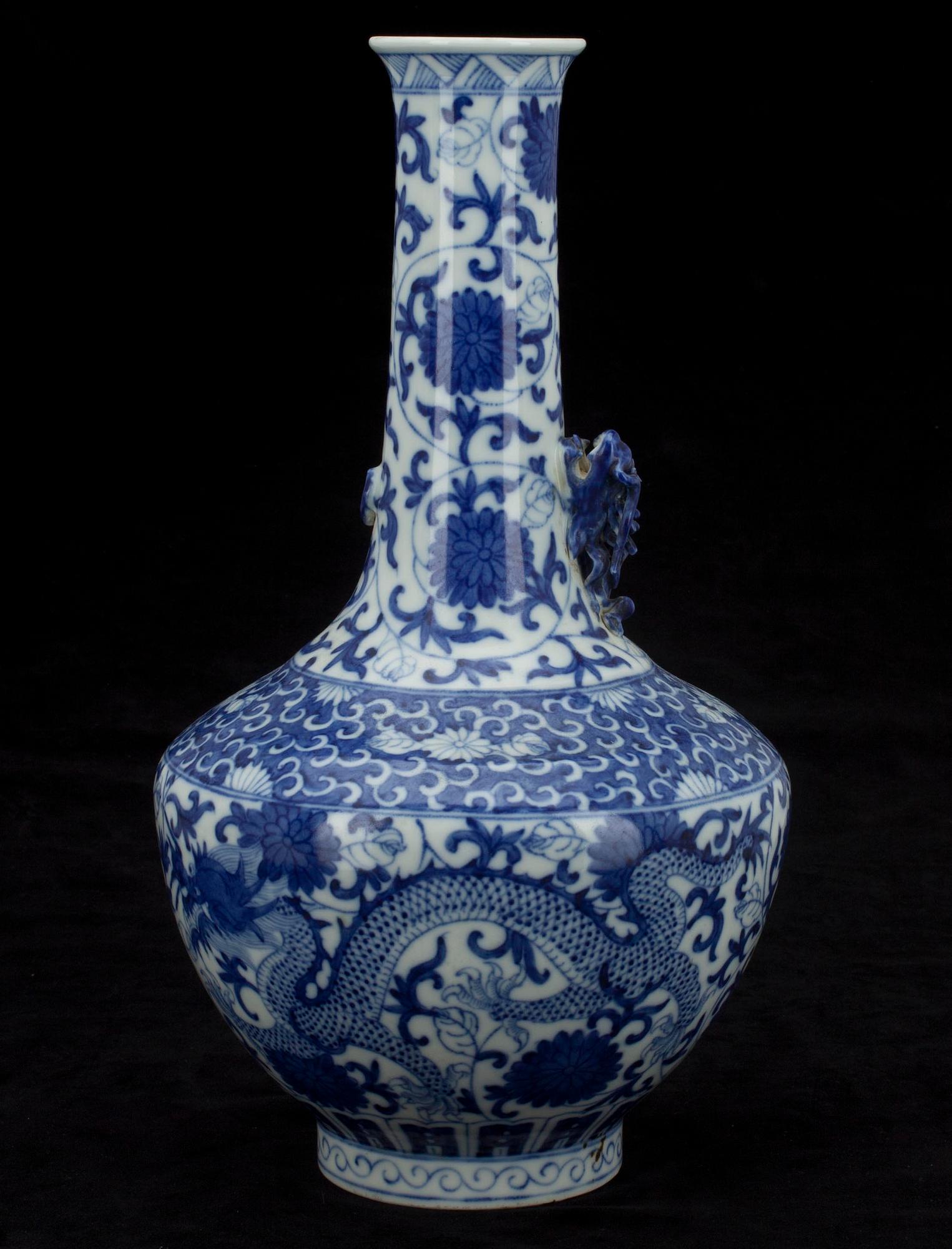 VAS, porslin, Kangxi-stil, Kina 1900-talets slut.