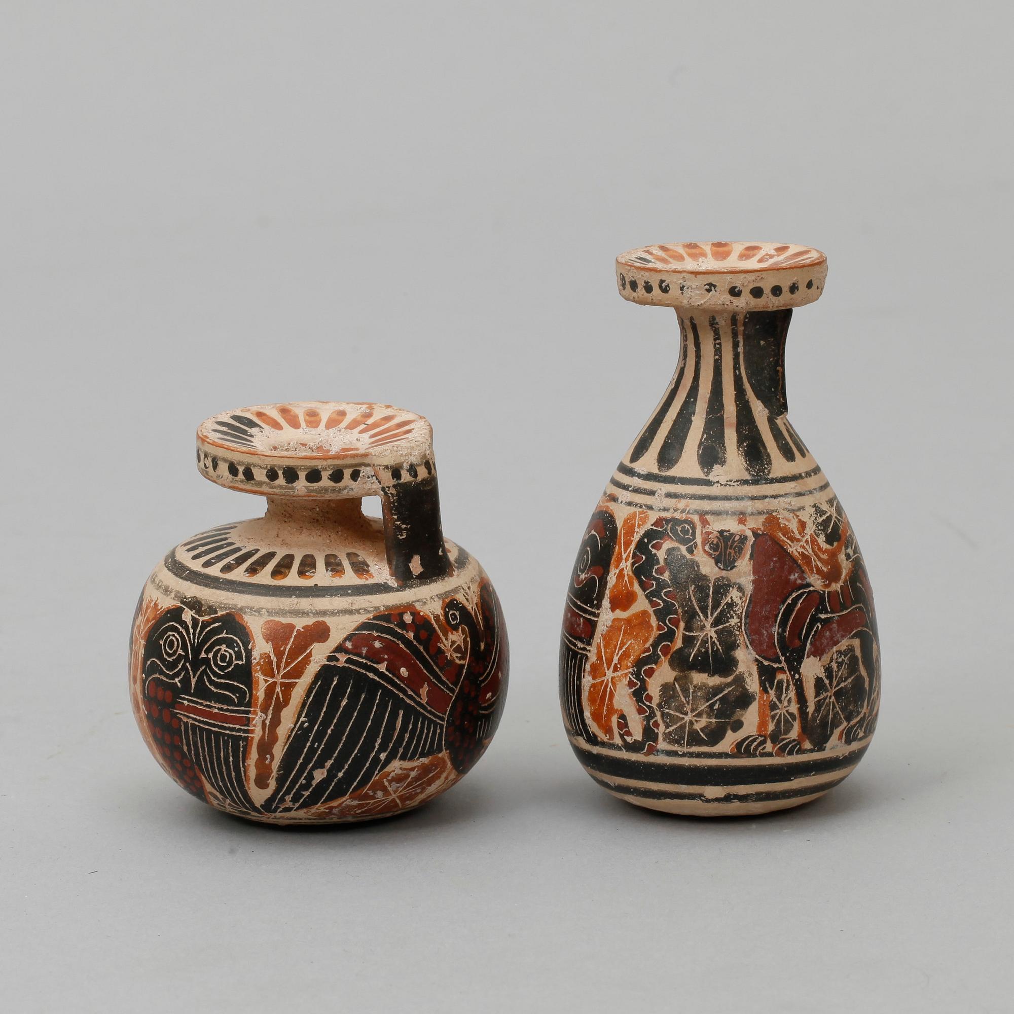 ARYBALLOS, 2 st, lergods, enligt uppgift korintiska, ca 600 f.kr.