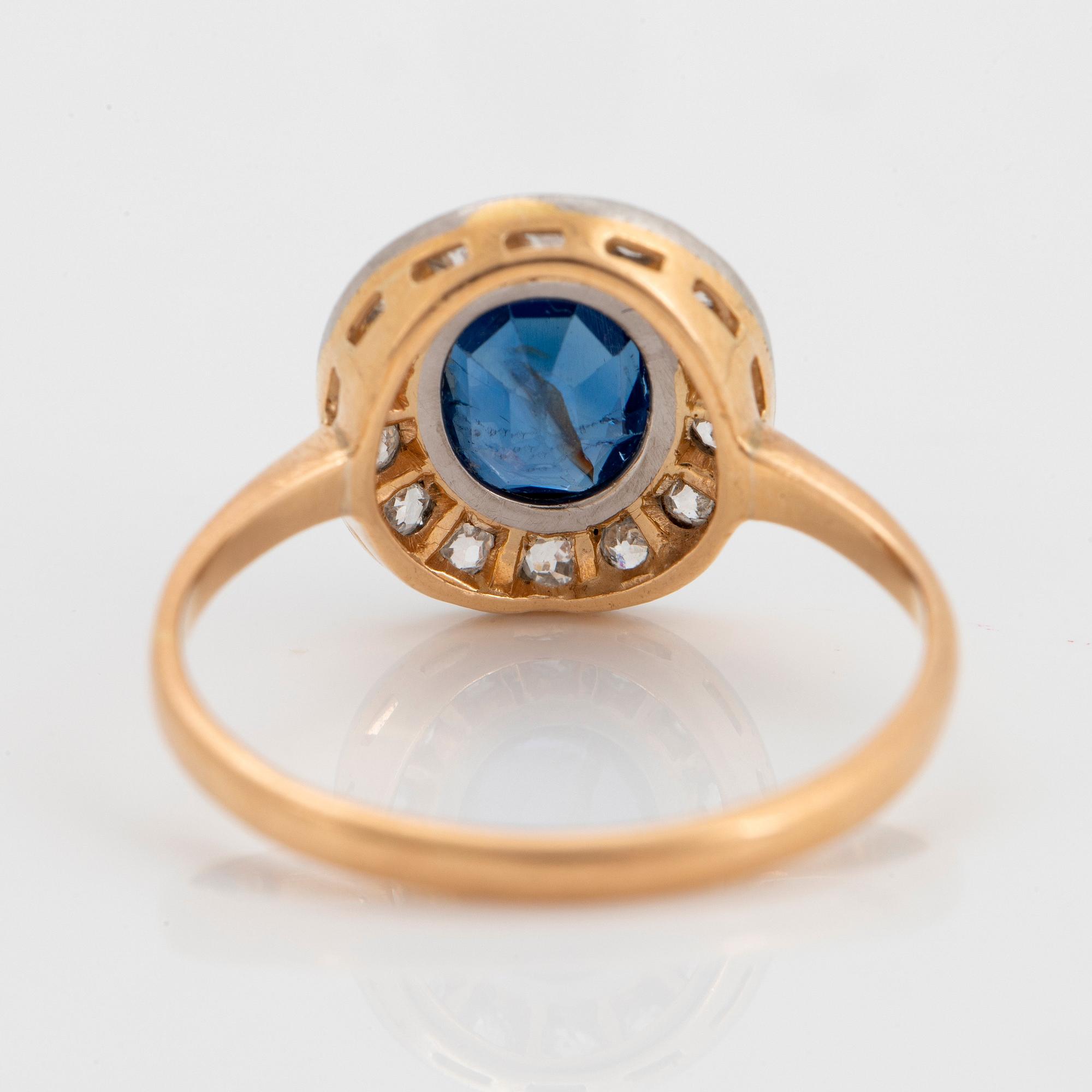 An 18K gold ring set with a faceted sapphire weight ca 2.00 cts and old-cut diamonds.