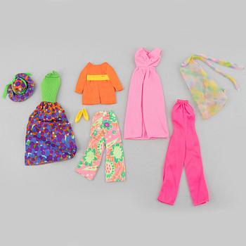 Barbiedockor, 4 st, Bl a "Malibu Skipper" & "Ken Mod Hair", samt kläder och accessoarer, Mattel, 1970-tal.