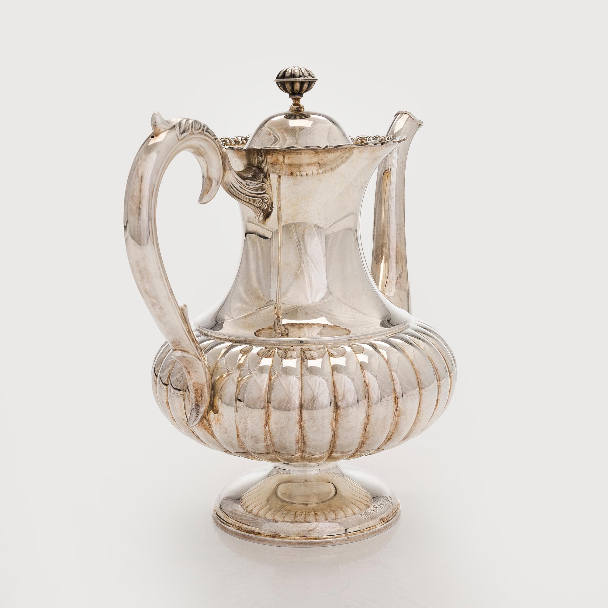 Kahvikannu, hopeaa, Kultakeskus, Hämeenlinna 1987.