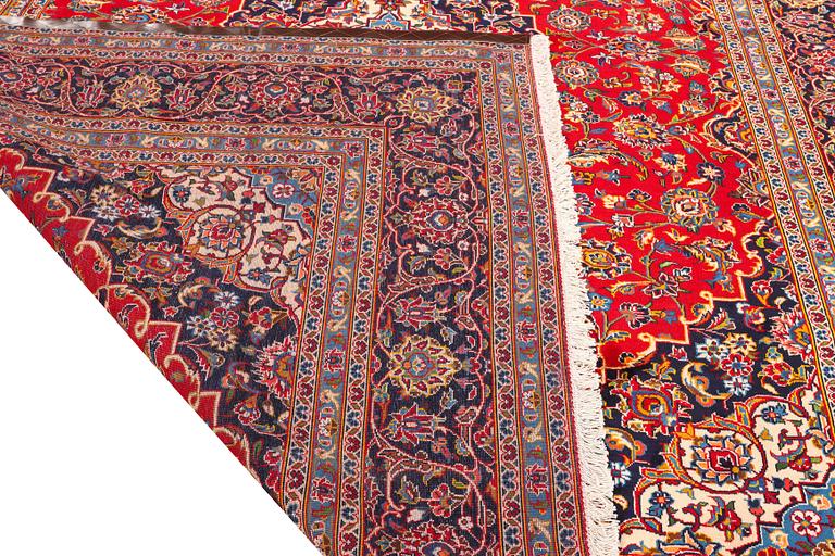 A Keshan carpet, c. 405 x 300 cm.