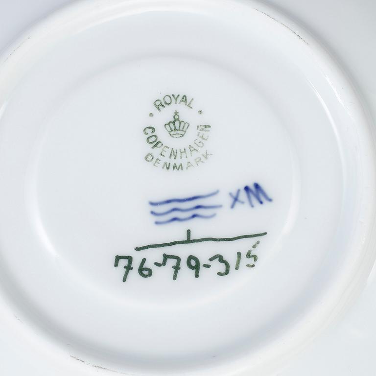 SERVISDELAR, 23 delar, porslin, Musselmalet halvblond, Royal Copenhagen.