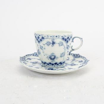 Service 45 dlr "Musselmalet" hel and halv blonde Royal Copenhagen Denmark porcelain.