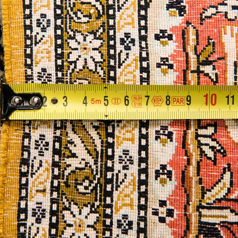 MATTA, orientalisk. Silke. Ca 206x136 cm.