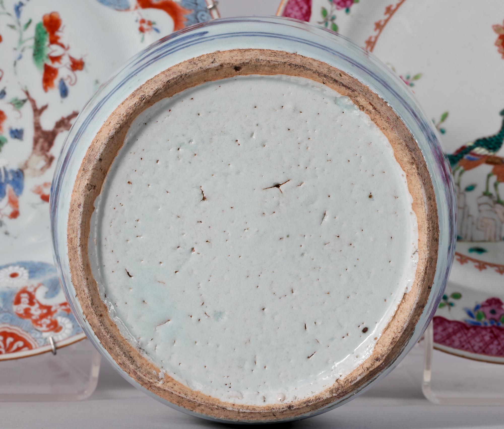 BOJAN samt TALLRIKAR 2st. Porslin, Kina. 1800/1900-tal.