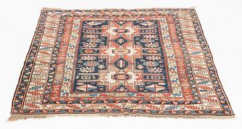 An antique Shirvan rug, ca 143 x 113 cm.