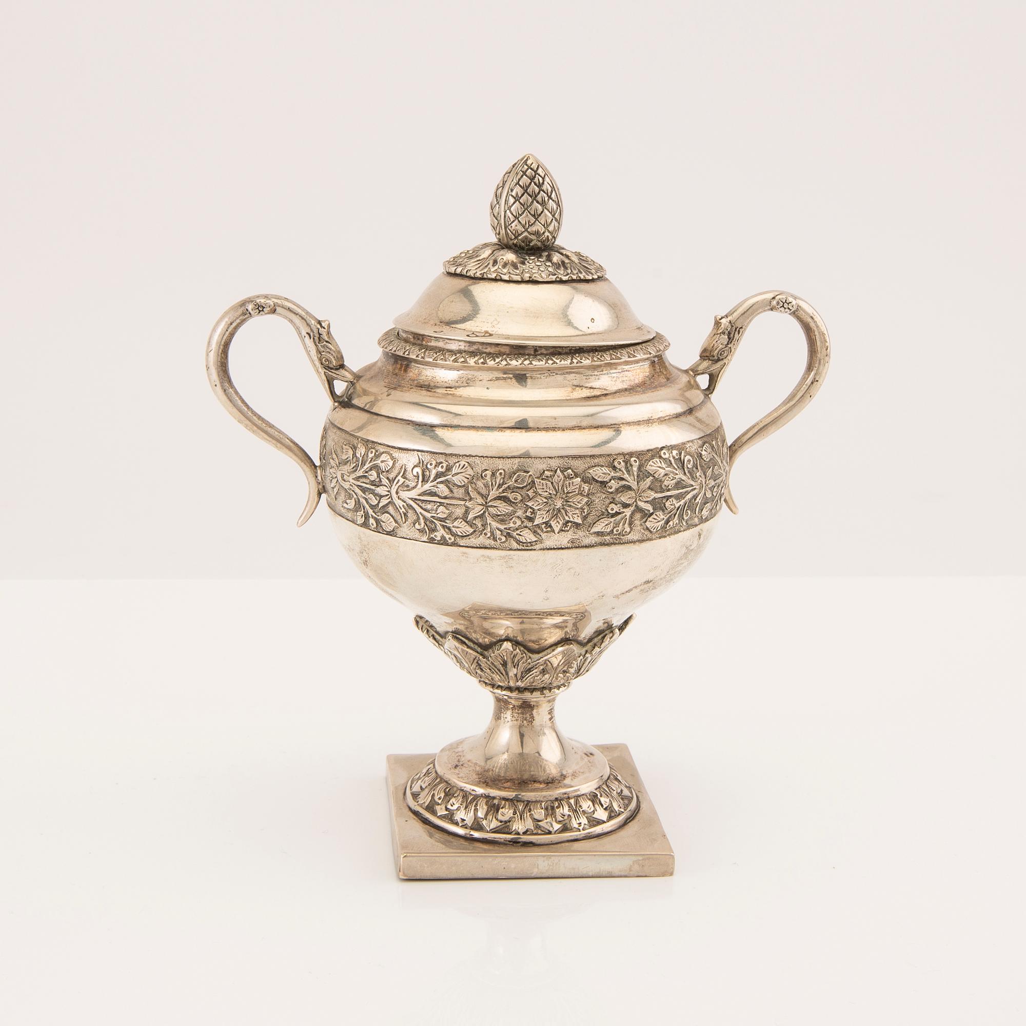 Teservis 3 dlr Empire silver okända stämplar.